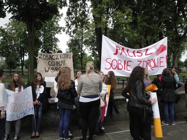 Śrem: protestowali przeciwko paleniu tytoniu