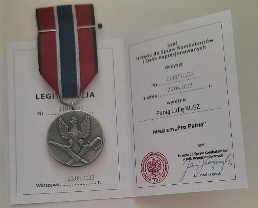 Medal "Pro Patria" jest nadawany przez szefa Urzędu do Spraw...