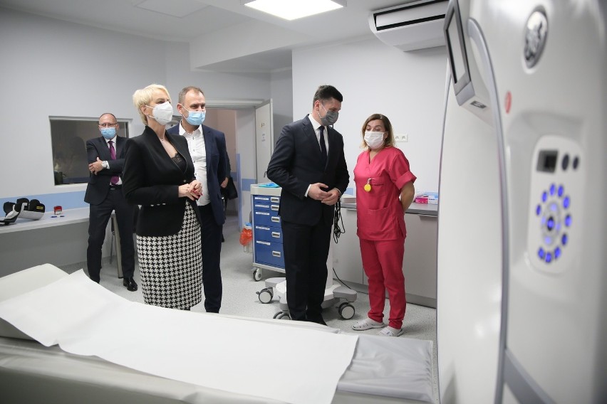 Chrzanów. Nowoczesny tomograf i aparat RTG trafiły do Szpitala Powiatowego w Chrzanowie. Zobaczcie ZDJĘCIA