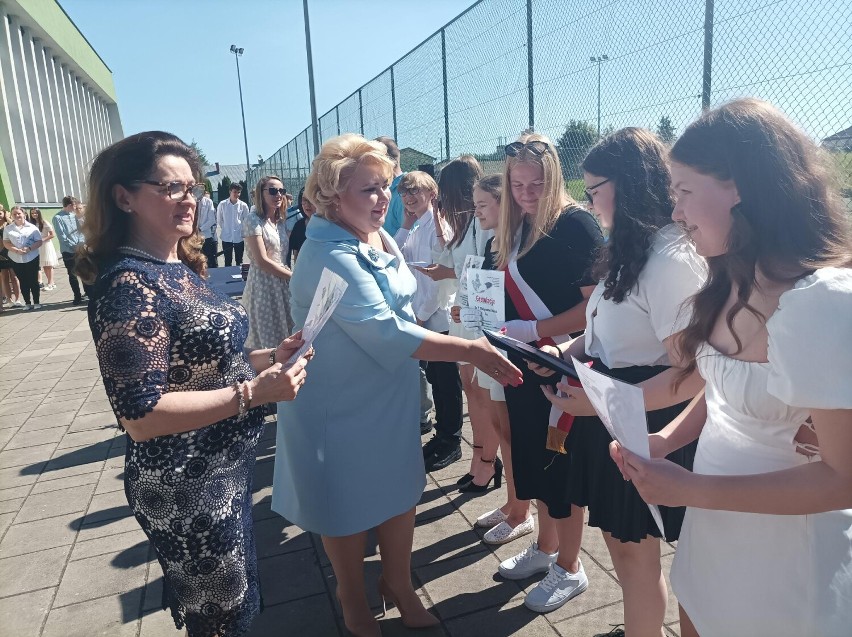 "Ostatni dzwonek rozbrzmiewa z wielką siłą". Zakończenie roku szkolnego w Szkole Podstawowej nr 3 w Sokółce