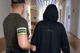 Skradł felgi z terenu zakładu wulkanizacyjnego w Sieradzu. Został zatrzymany przez policję