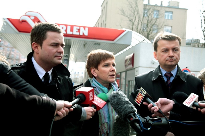 Rzecznik PiS Adam Hofman (L), wiceprezes PiS Beata Szydło...