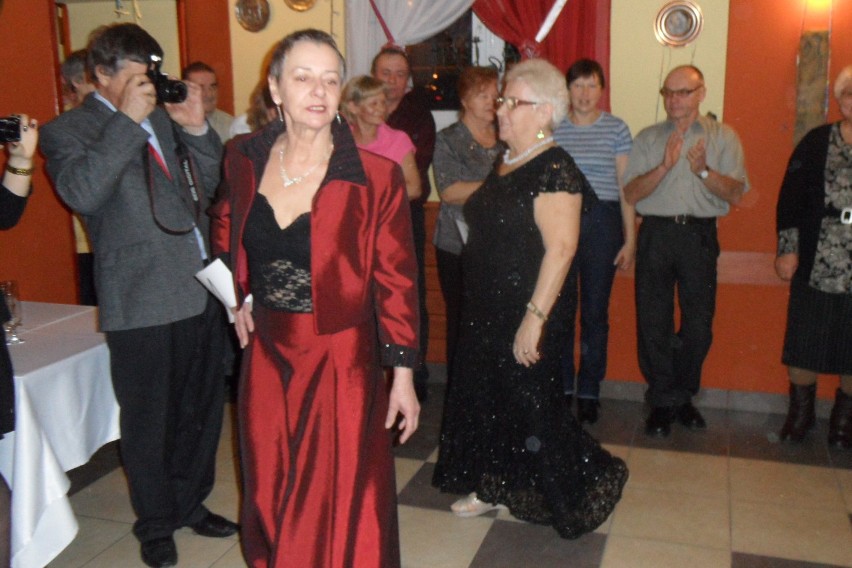 Pokaz mody seniorów w Jaworznie. Bal walentynkowy
