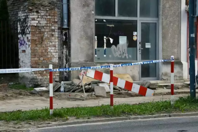 W jednej z przedwojennych kamienic przy ulicy Grzybowskiej na warszawskiej Woli dokonano makabrycznego odkrycia. Dotychczas odnaleziono tam cztery ciała.