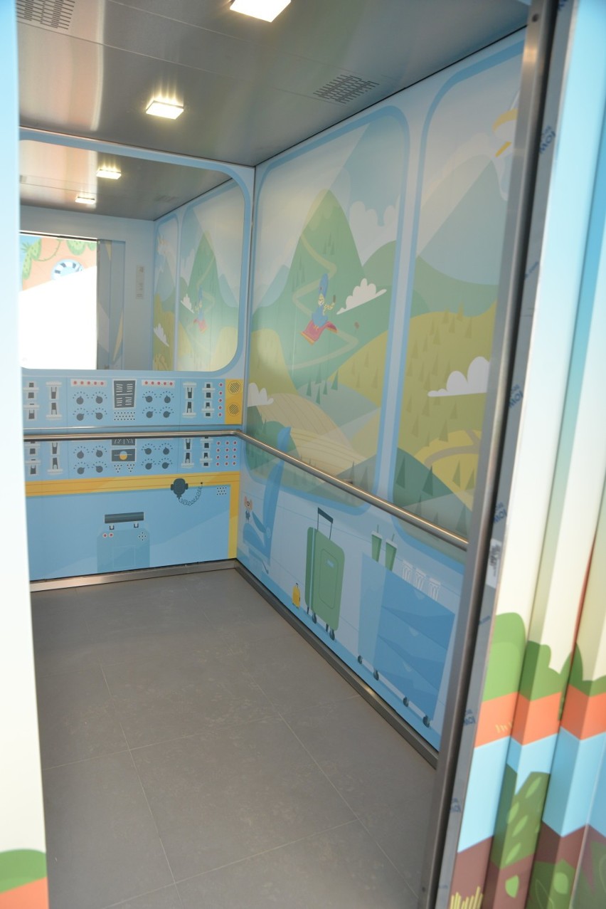 Kolorowe windy w Centrum Zdrowia Dziecka. "Na każdym piętrze inna bajkowa kraina" 