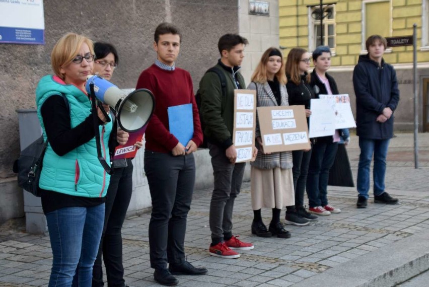 Protestowali przeciw zakazowi edukacji seksualnej