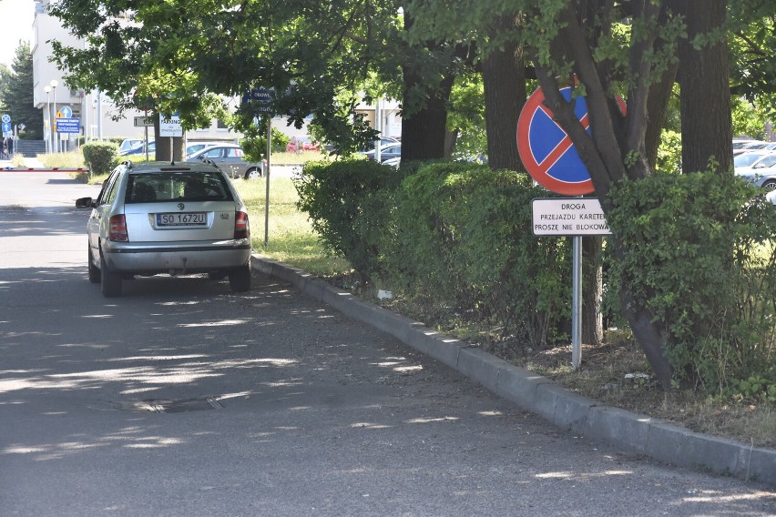 Źle zaparkowane auto przed szpitalem w Jastrzębiu to poważne...