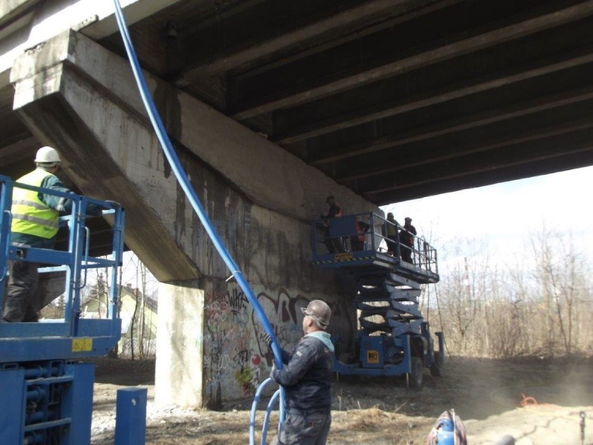 Rusza remont wiaduktu na DK 79 w Trzebini. Sprawdź objazdy!