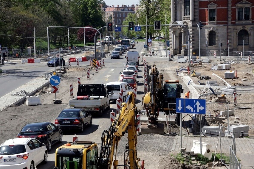 Uwaga, kierowcy w Legnicy! Od wtorku 30 maja zmiana organizacji ruchu w rejonie ul. Pocztowej. Sprawdź szczegóły