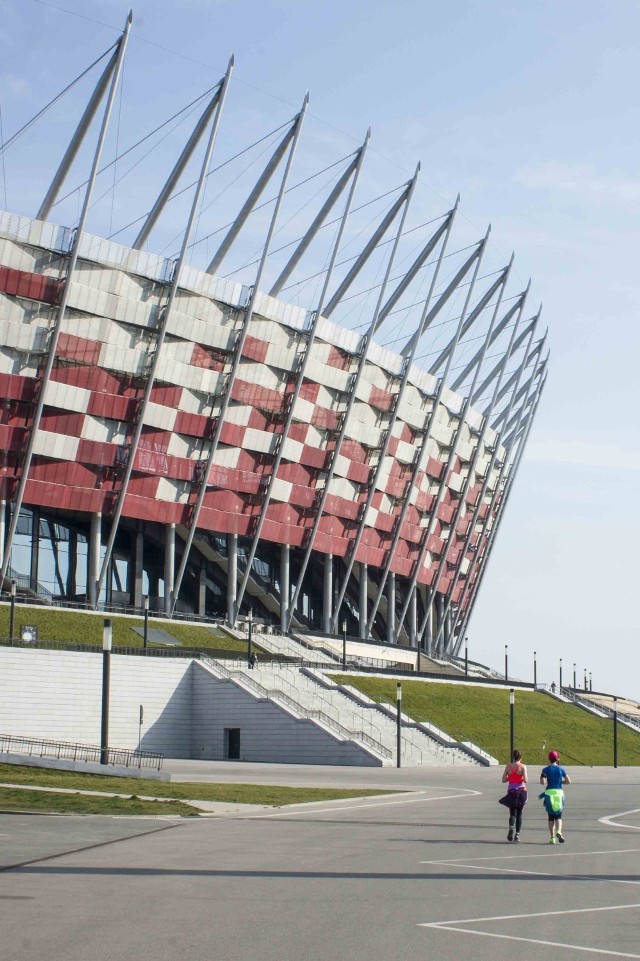 Moc atrakcji dla aktywnych. Ruszył Wiosenny Narodowy

Po sukcesie Zimowego Narodowego pora na nową akcję na Stadionie. Warszawiaków na Narodowy mają przyciągnąć nowe atrakcje.
Płyta Stadionu ma zamienić się w największy w Polsce "parkiet" do fitnessu. Wiosenny Narodowy to również warsztaty rolkarskie i longbordowe. 

Czytaj także: Wiosenny Narodowy, czyli fitness i paintball na stadionie [FOTO]


Wiosenny Narodowy to również sporty miejskie: disc golf, slackline i footbag. Podczas akcji Wiosenny Narodowy wejście w weekendy od 10-22, w tygodniu od 15-22.
Bilety można kupować przez internet lub bezpośrednio na stadionie. Ceny zaczynają się od 5 zł.