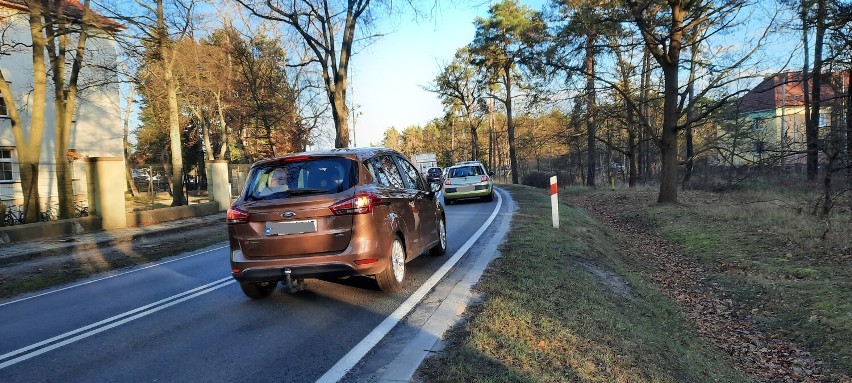 Do wypadku doszło przy ul. Żarskiej, w terenie...