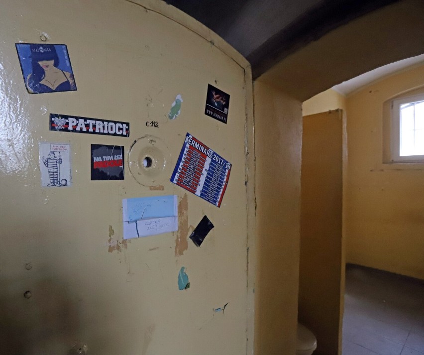 Opuszczony Areszt Śledczy w Zabrzu - tu często kręcą teraz filmy! Zobacz te pomieszczenia - ZDJĘCIA