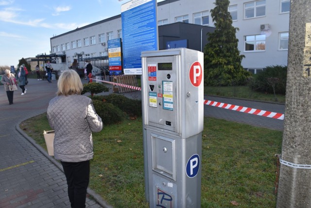 W związku pojawiającymi się sygnałami ze strony pacjentów dyrekcja USK podjęła decyzję o zmianie systemu parkowania na automatyczny.