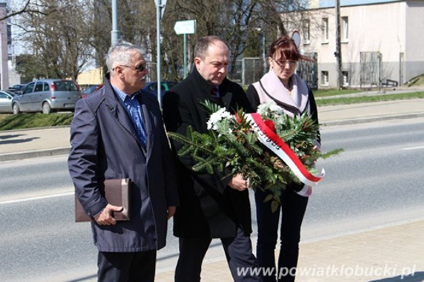 Starosta złożył hołd ofiarom katastrofy smoleńskiej [FOTO]