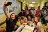 Festiwal filmowy 2017 w Gdyni. Aktorzy odwiedzili dzieci w szpitalu [ZDJĘCIA, WIDEO]