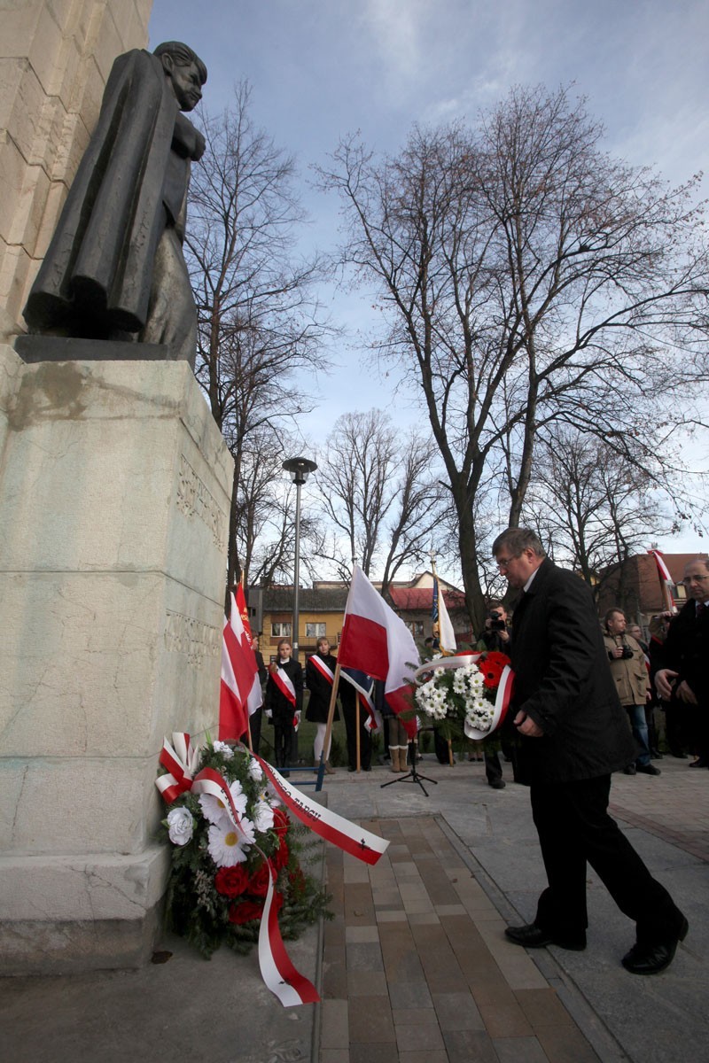 NOWY TARG. Pomnik Władysława Orkana na Małym Rynku