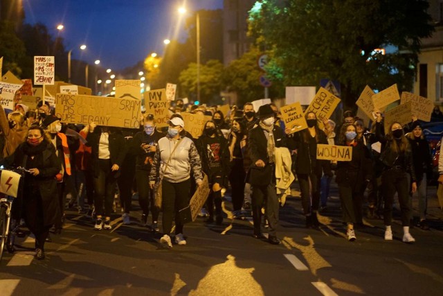 Protest Kobiet w Kaliszu. Tłum na ulicach miasta