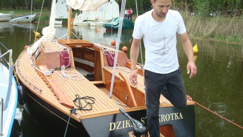 Jakub Siniarski budował jacht przez 1700 godzin