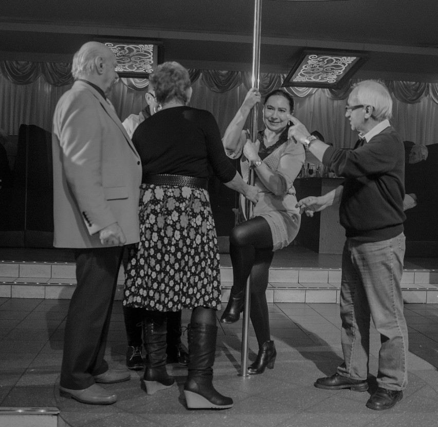 Bytom: Seniorzy zatańczyli w teledysku "Bujany" zespołu Piersi [ZDJĘCIA, WIDEO]