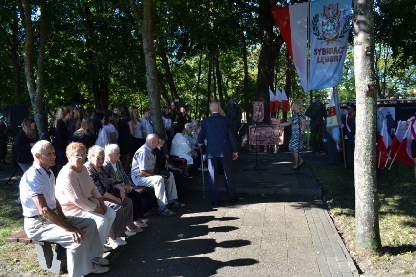 Lębork. Dzień Sybiraka. Uroczystości pod pomnikiem zesłańców Sybiru