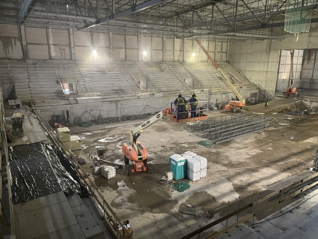 Budowa hali przy Słowiance trwa od stycznia 2021. Pierwotnie miała być gotowa do 4 stycznia 2023.