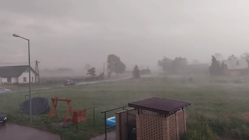 Silny wiatr i burze w gminie Szadek. Straż pożarna podsumowała  interwencje 