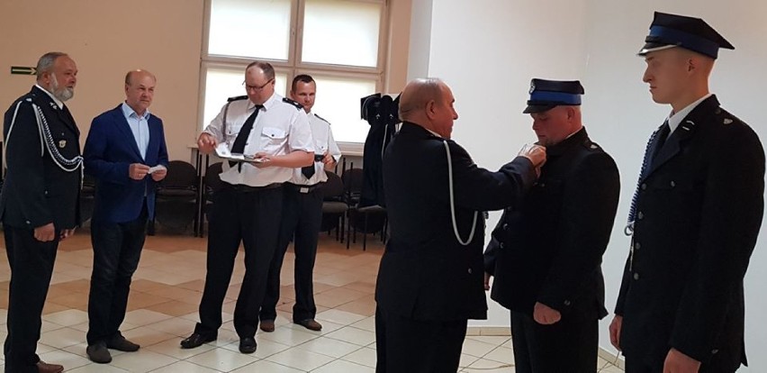 Gmina Brzuze: strażacy z OSP Żałe odebrali odznaczenia [zobacz zdjęcia]