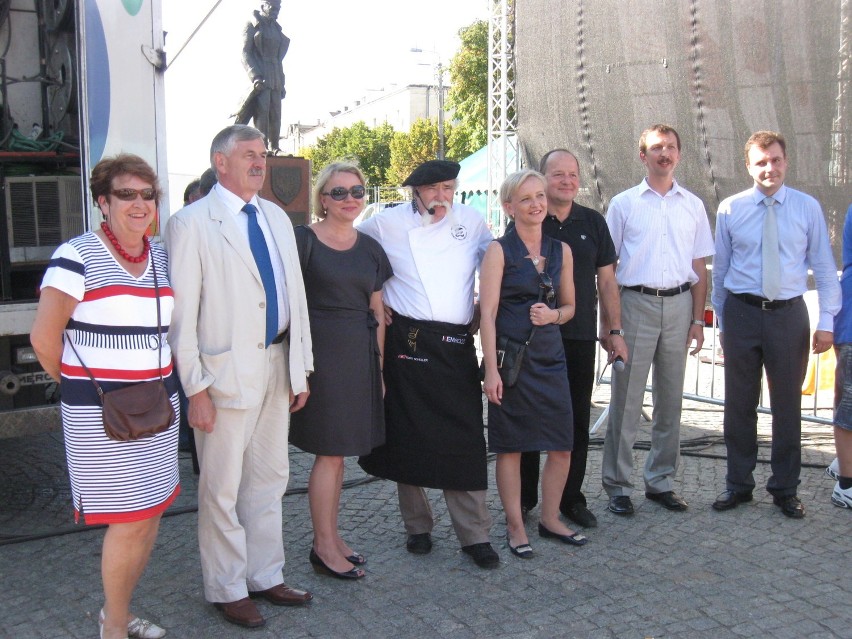 Kurt Scheller gotował z Exdrobem na kutnowskim rynku [ZDJĘCIA]