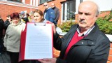 Mieszkańcy gminy Jedlicze protestują przeciwko budowie masztu 5G [ZDJĘCIA]