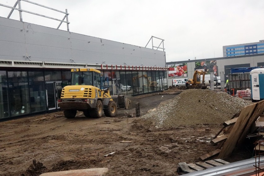 Powstaje centrum handlowe na osiedlu Piekary w Legnicy, zobaczcie aktualne zdjęcia