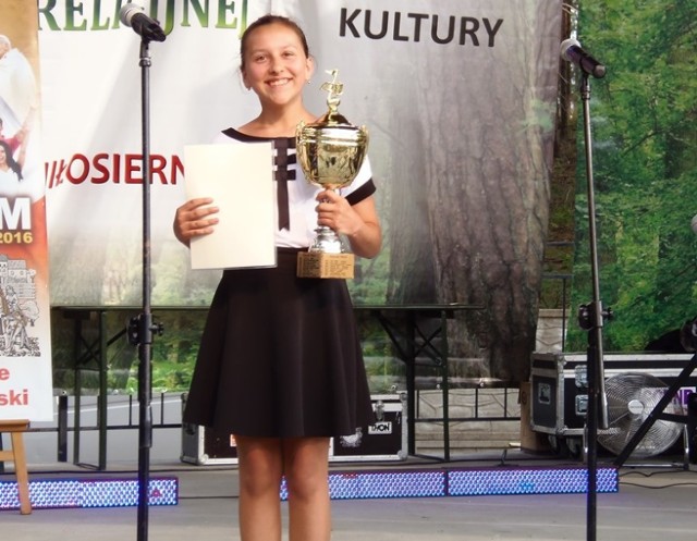 Grand Prix 2016 i puchar przechodni festiwalu zdobyła Monika Przybysz z Koronowa (na zdjęciu).