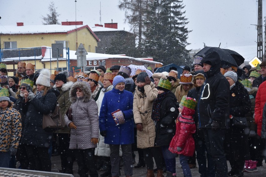 Myszków: Orszak Trzech Króli 2019 wyruszył z parafii św. św. Piotra i Pawła [ZDJĘCIA]