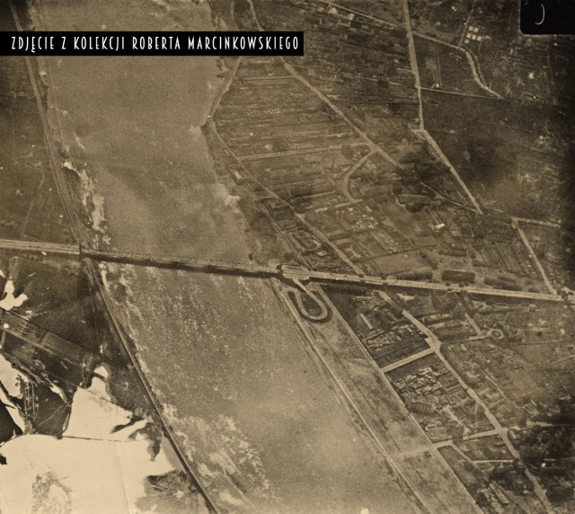 Zdjęcie rozpoznawcze (szpiegowskie) okolic mostu Poniatowskiego wykonane przed 5.08.1915 r., datą wysadzenia mostu przez wycofujące się wojska rosyjskie. Widoczna zabudowa Powiśla i Czerniakowa.