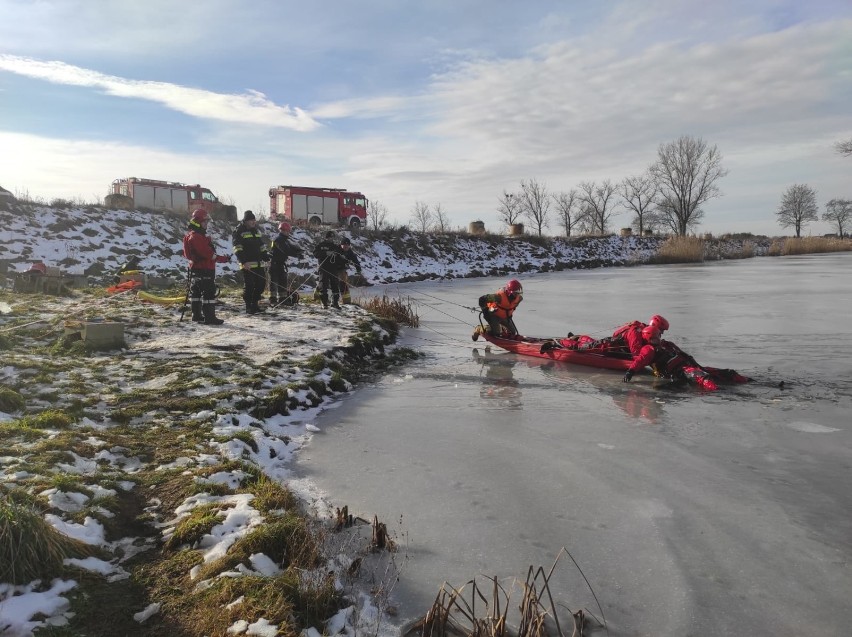 Wieluńscy strażacy ćwiczyli ratownictwo lodowe