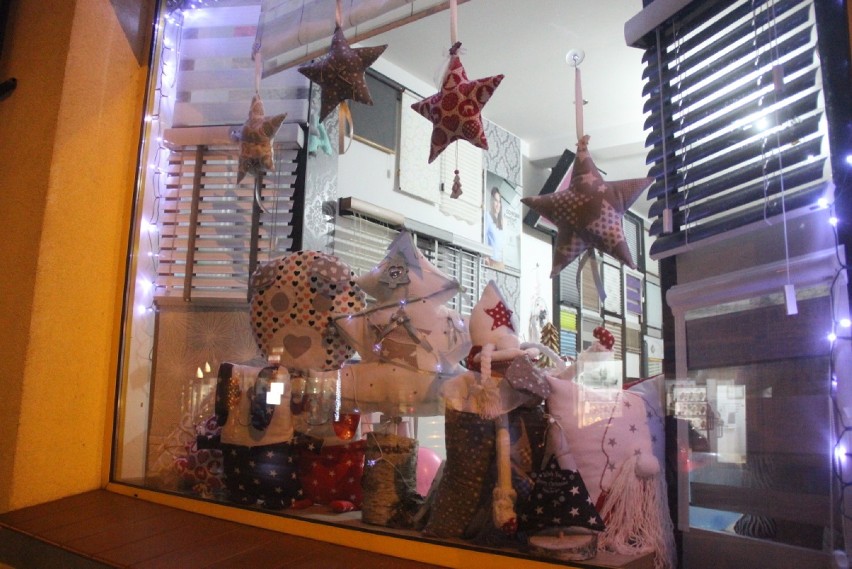 Świąteczne iluminacje i ozdoby na ulicach Wągrowca
