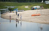 Badania próbek wody z kąpielisk. Sprawdzamy wyniki z Koszalina i gminy Mielno