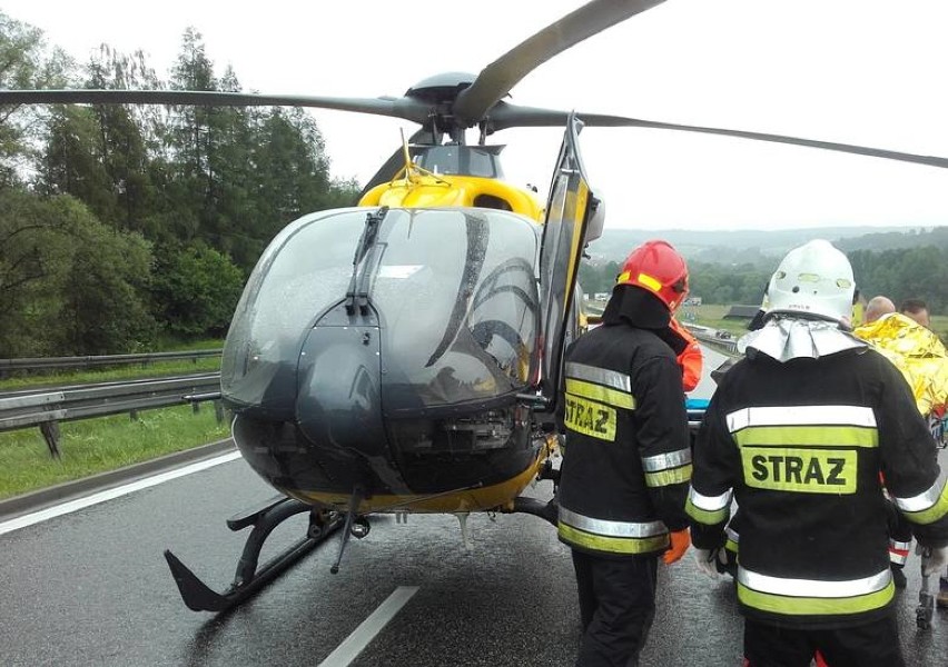 Wypadek na zakopiance. Ciężko ranny motocyklista [ZDJĘCIA]