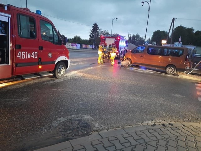 Poniedziałkowy wypadek na krzyżówce ulic Republiki Pińczowskiej i Legionistów. Zderzyły się tam trzy auta.
