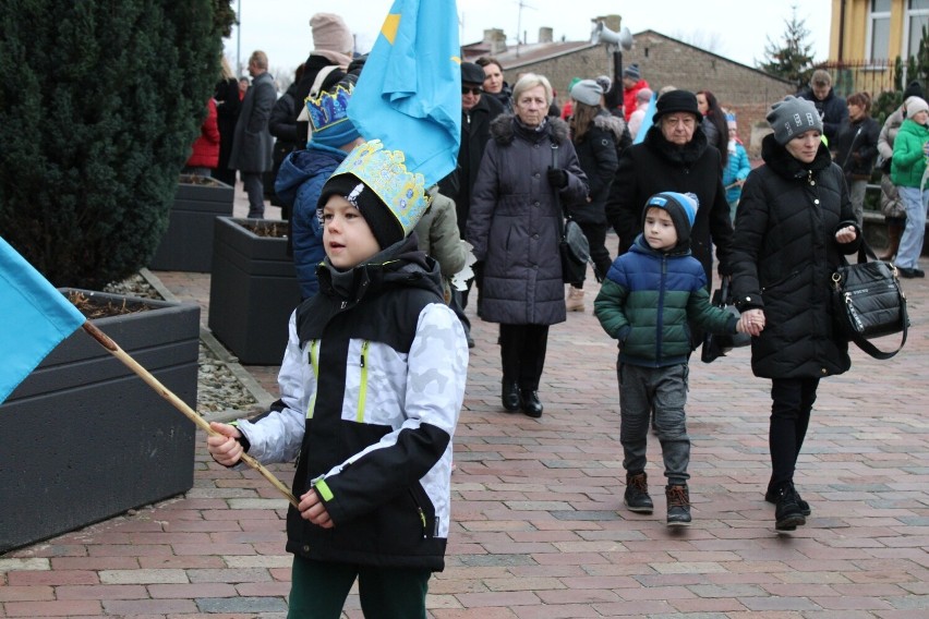 Święto Trzech Króli w Ostrowcu Świętokrzyskim. Tłumy przeszły ulicami miasta. Było pięknie! Zobacz zdjęcia 