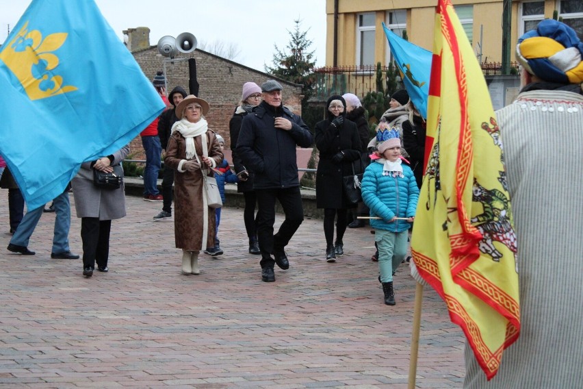 Święto Trzech Króli w Ostrowcu Świętokrzyskim. Tłumy przeszły ulicami miasta. Było pięknie! Zobacz zdjęcia 