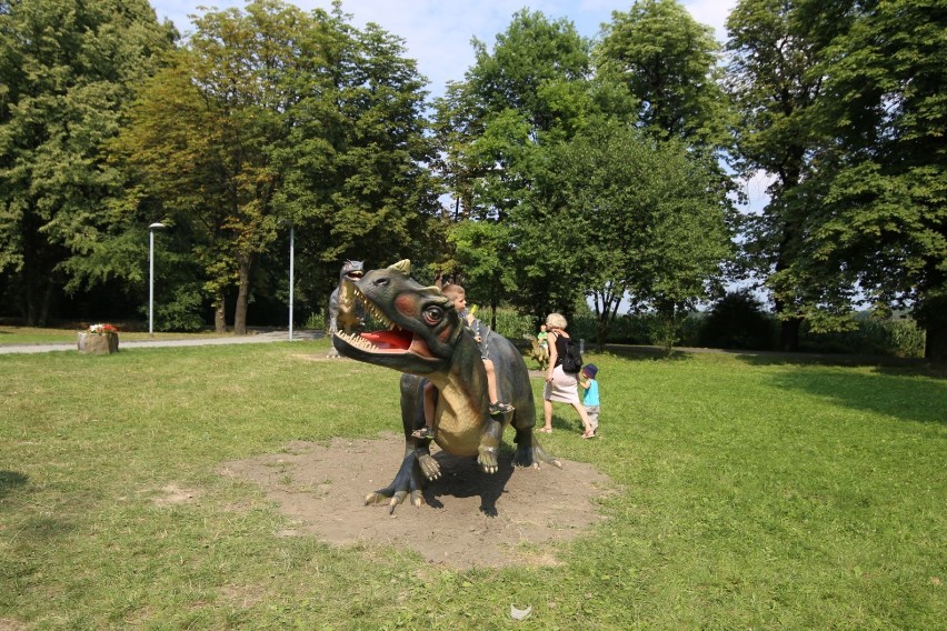 Park dinozaurów Siemianowice: Ciężkie jest życie dinozaura...