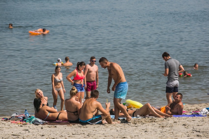 Tłumy krakowian na nowym kąpielisku w Brzegach [ZDJĘCIA]