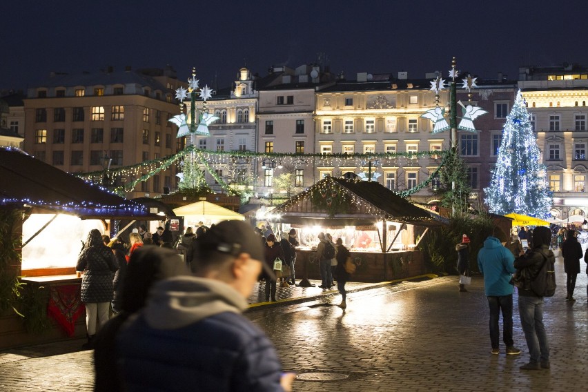 Targi Bożonarodzeniowe w Krakowie. Magia Świąt na Rynku Głównym [ZDJĘCIA]