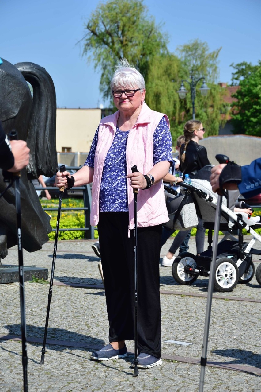 "Spacer po zdrowie" w Malborku - odbyły się pierwsze warsztaty nordic walking. Kolejne w maju