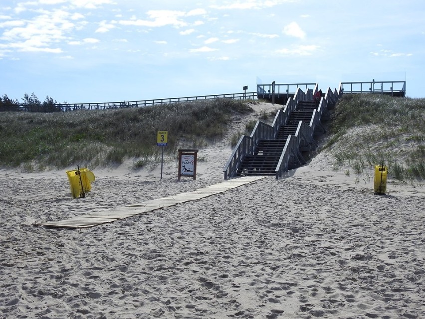 Darłówko: Na plaży trwają przygotowania do wakacji [ZDJĘCIA]