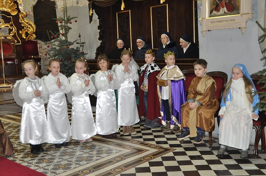 Jasełka Bożonarodzeniowe w wykonaniu przedszkolaków z...