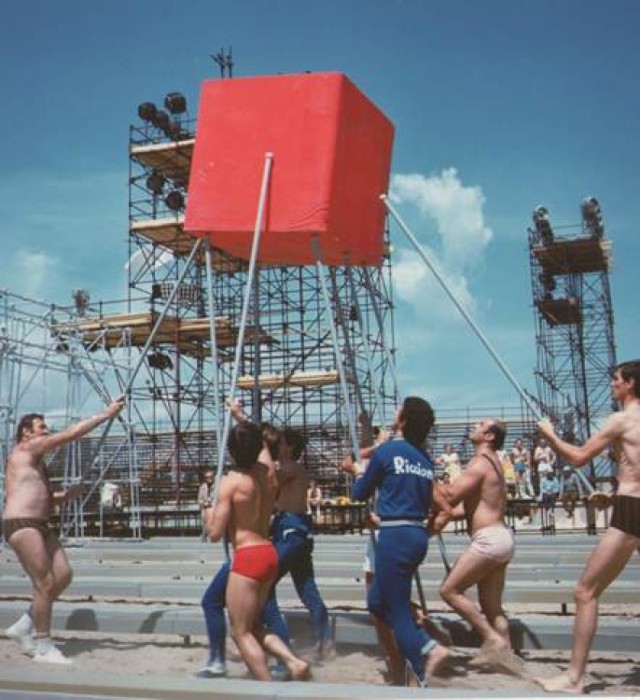 Gra Cubo Race, Jeux Sans Frontières, 1971.
Fotografia z książki Sportification / Eurovisions, Performativity and Playgrounds, Viaindustriae ublishing, 2017