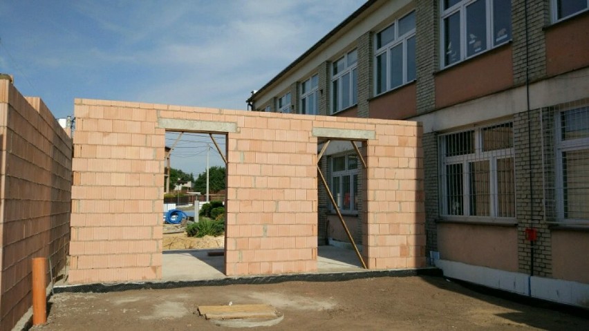 Szkoła w Chwałęcicach przebudowywana
