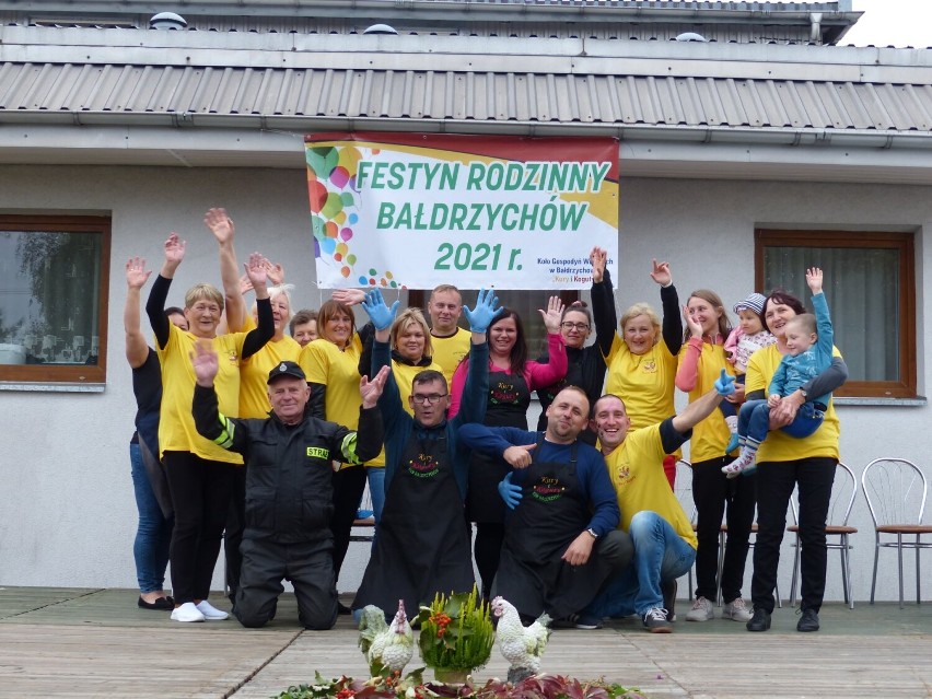 Festyn Rodzinny odbył się w Bałdrzychowie w gminie Poddębice. Zabawę zorganizowało miejscowe Koło Gospodyń Wiejskich ZDJĘCIA