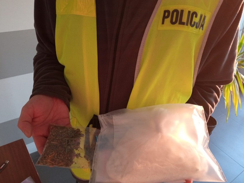 U 26-latka z Włocławka policjanci znaleźli narkotyki. Został aresztowany na 3 miesiące, grozi mu do 10 lat więzienia [zdjęcia]